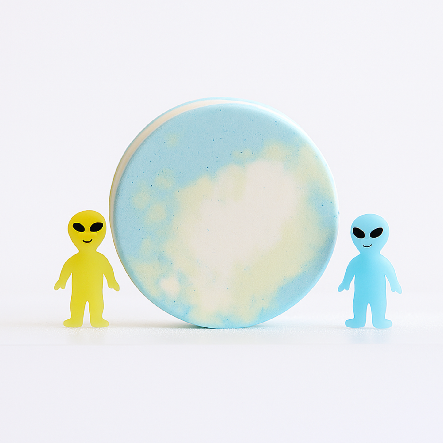 Earthling Surprise Kids Bath Bomb